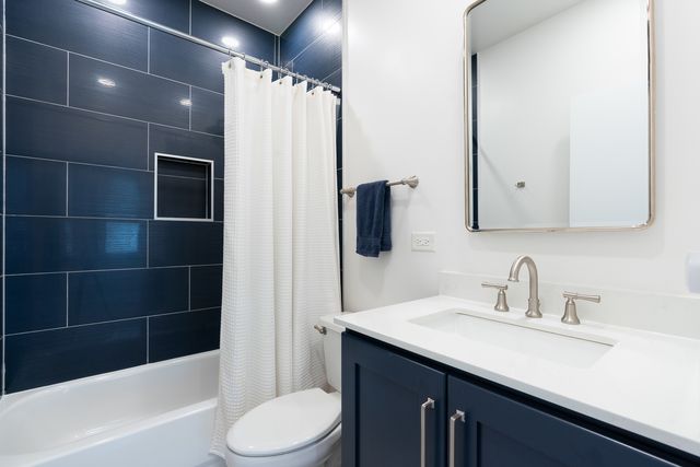 2839 N WOLCOTT Avenue, Chicago, IL 60657