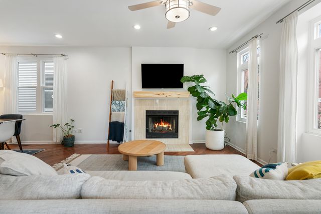 2839 N WOLCOTT Avenue, Chicago, IL 60657