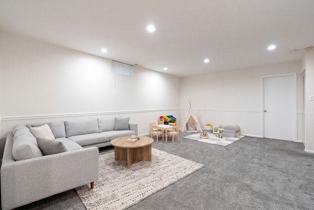 2839 N WOLCOTT Avenue, Chicago, IL 60657