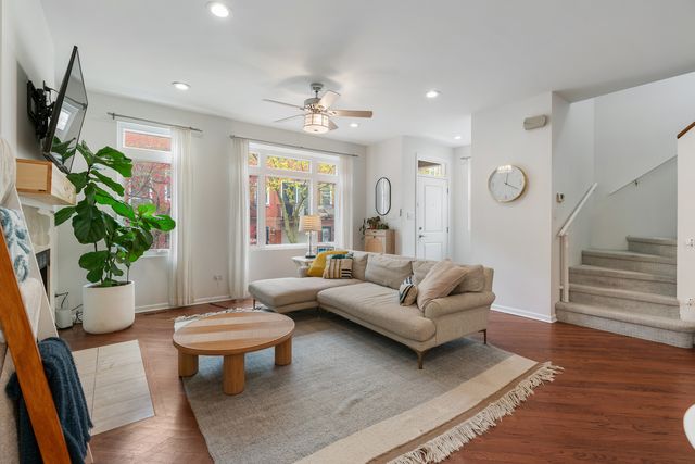 2839 N WOLCOTT Avenue, Chicago, IL 60657
