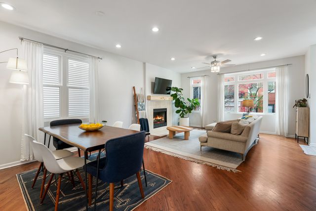 2839 N WOLCOTT Avenue, Chicago, IL 60657