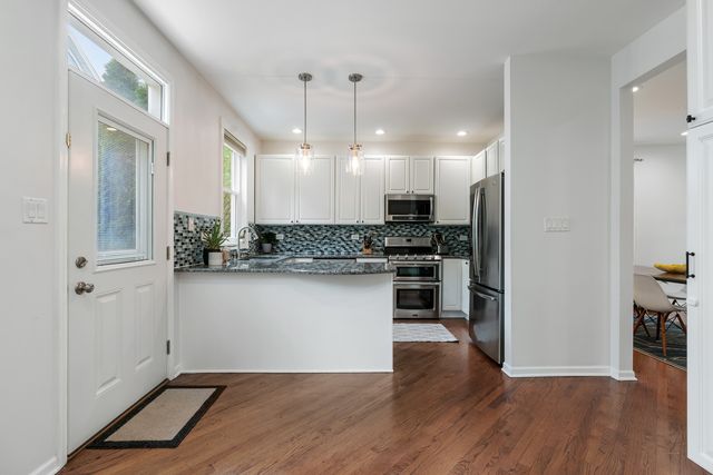 2839 N WOLCOTT Avenue, Chicago, IL 60657