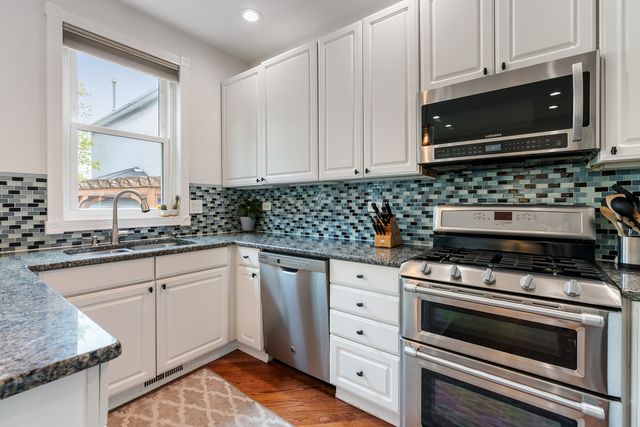 2839 N WOLCOTT Avenue, Chicago, IL 60657
