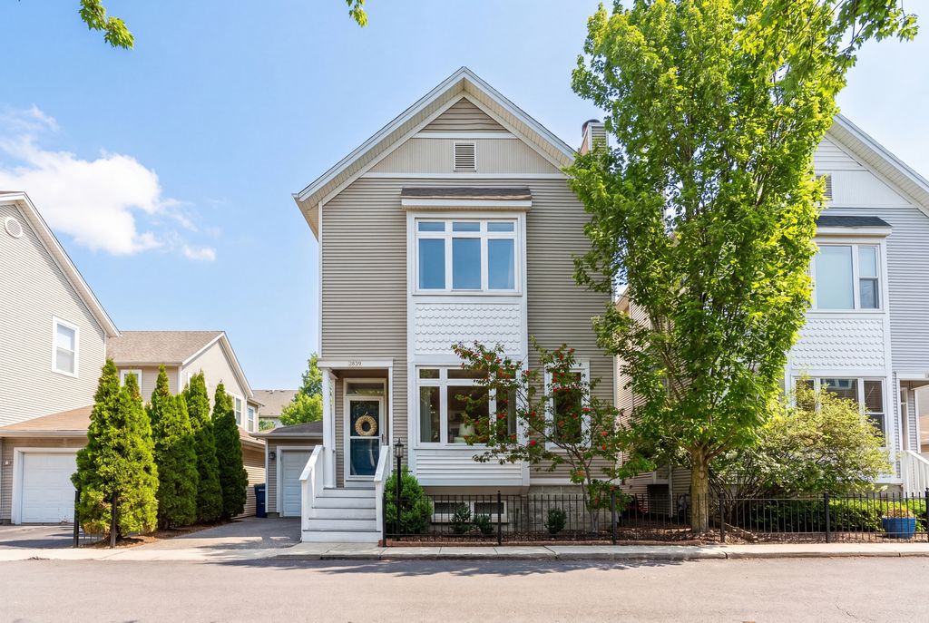 2839 N WOLCOTT Avenue, Chicago, IL 60657