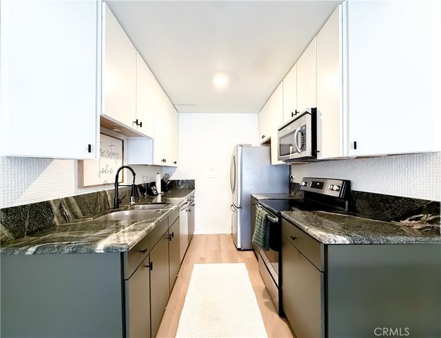 5460 White Oak C338, Encino, CA 91316