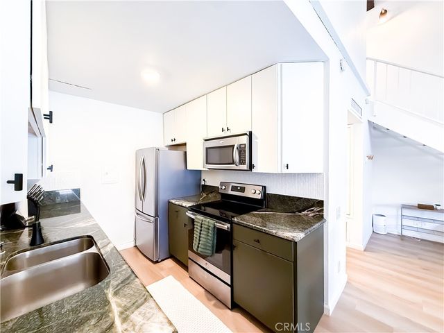 5460 White Oak C338, Encino, CA 91316