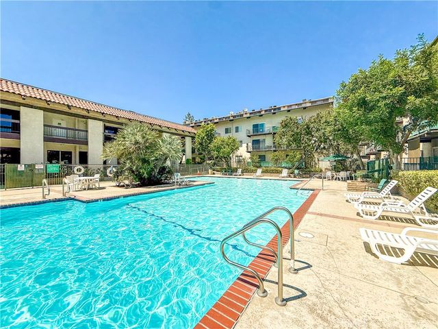 5460 White Oak C338, Encino, CA 91316