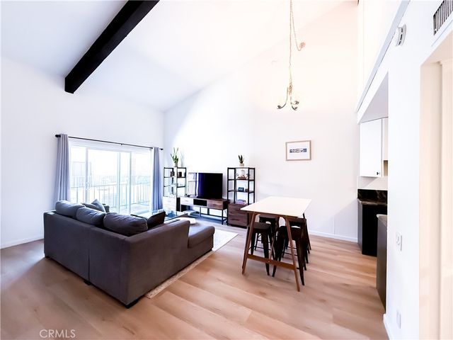 5460 White Oak C338, Encino, CA 91316