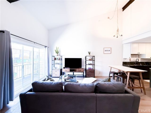 5460 White Oak C338, Encino, CA 91316