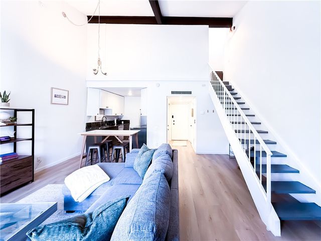 5460 White Oak C338, Encino, CA 91316