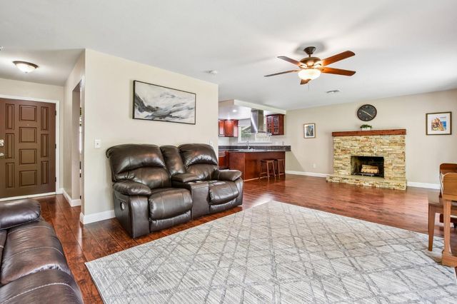1524 Crestmont Ave, Roseville, CA 95661
