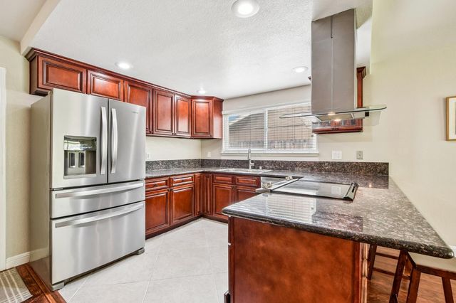 1524 Crestmont Ave, Roseville, CA 95661