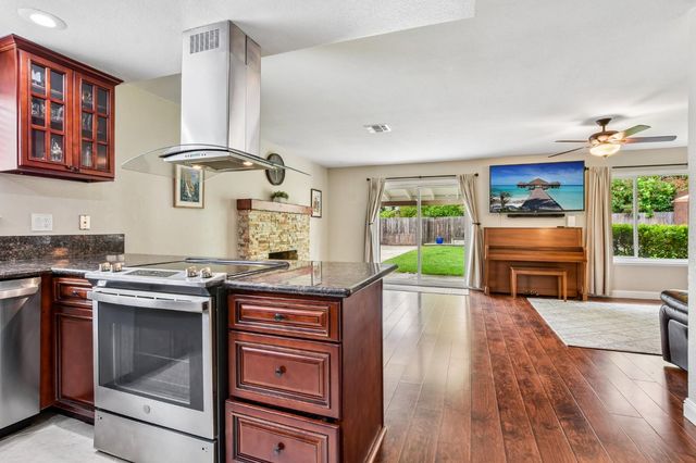 1524 Crestmont Ave, Roseville, CA 95661