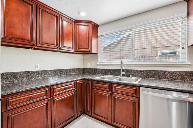 1524 Crestmont Ave, Roseville, CA 95661