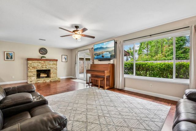1524 Crestmont Ave, Roseville, CA 95661
