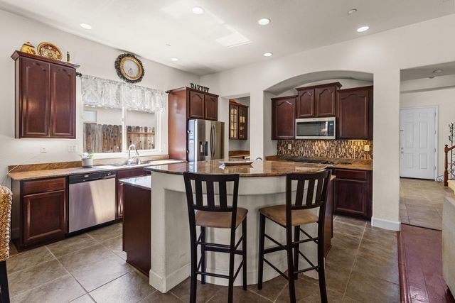 405 Woodhaven Pl, West Sacramento, CA 95605