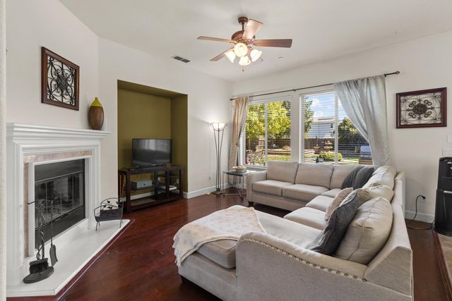 405 Woodhaven Pl, West Sacramento, CA 95605