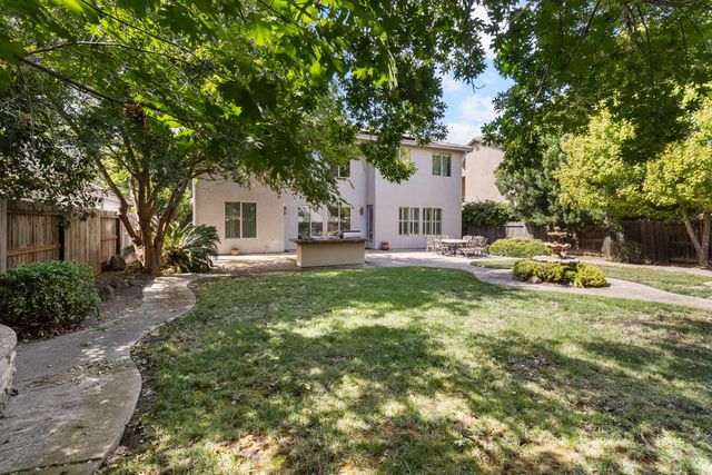 405 Woodhaven Pl, West Sacramento, CA 95605