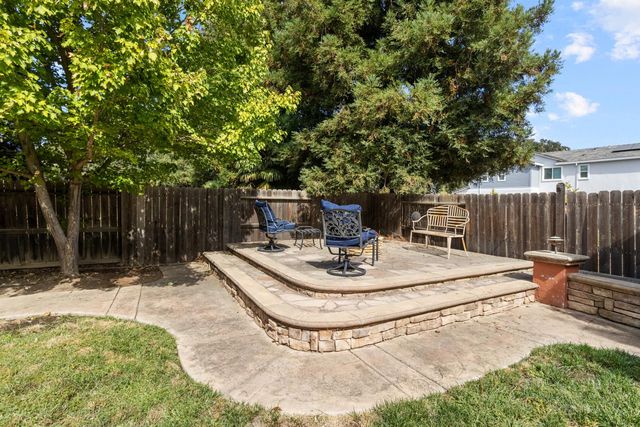 405 Woodhaven Pl, West Sacramento, CA 95605