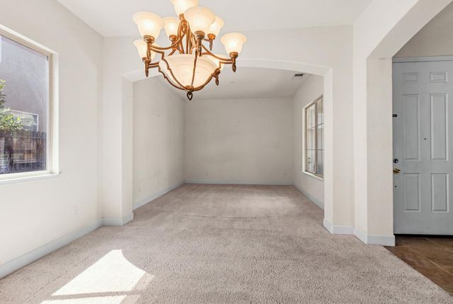 405 Woodhaven Pl, West Sacramento, CA 95605