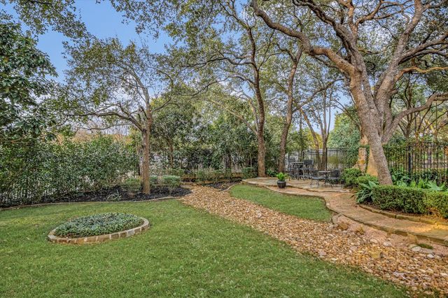 1036 Liberty Park DR 15, Austin, TX 78746