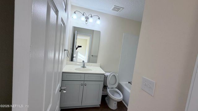 4047 LIONHEART Drive, Jacksonville, FL 32216