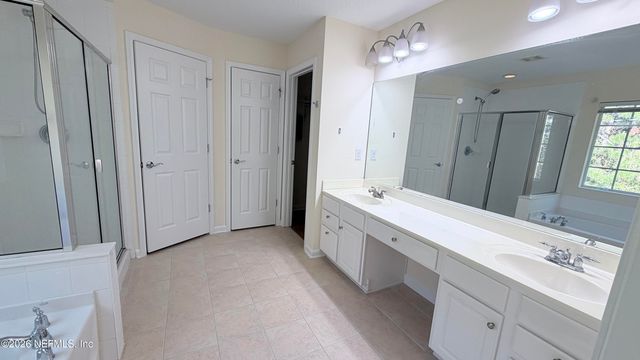 4047 LIONHEART Drive, Jacksonville, FL 32216