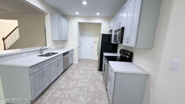 4047 LIONHEART Drive, Jacksonville, FL 32216