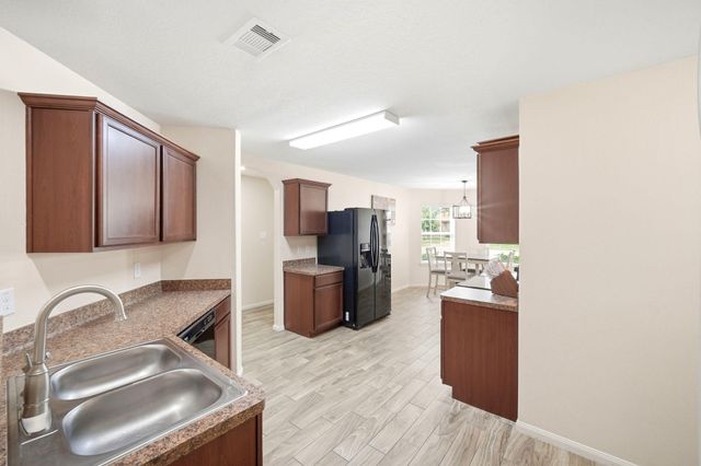 12211 Seacrest Lane, Texas City, TX 77568