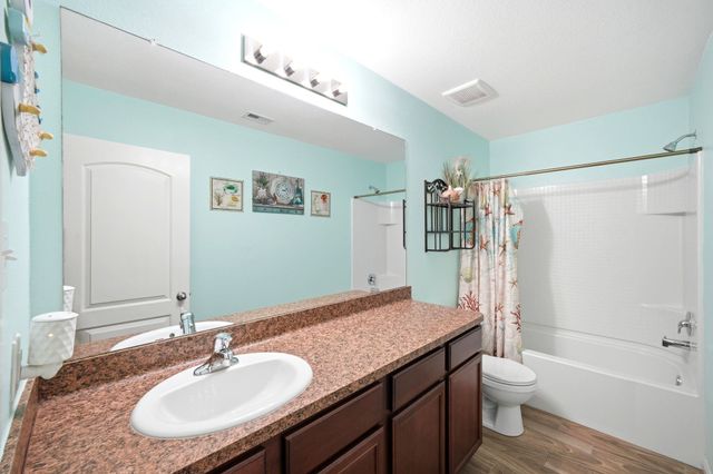 12211 Seacrest Lane, Texas City, TX 77568
