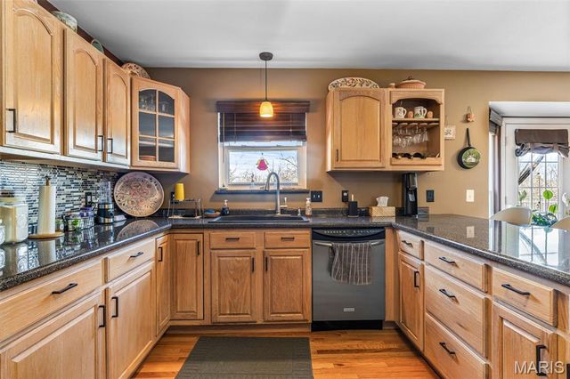 2401 Pfinister School Road, De Soto, MO 63020