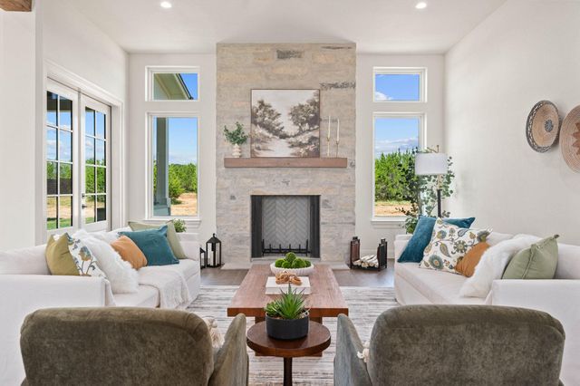 512 Kasen CIR, Liberty Hill, TX 78642