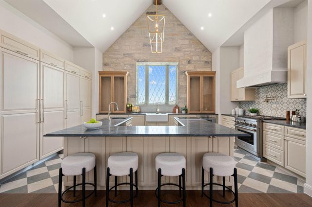 512 Kasen CIR, Liberty Hill, TX 78642