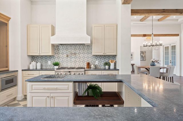 512 Kasen CIR, Liberty Hill, TX 78642