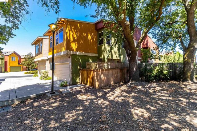 830 Brass Ct, West Sacramento, CA 95691
