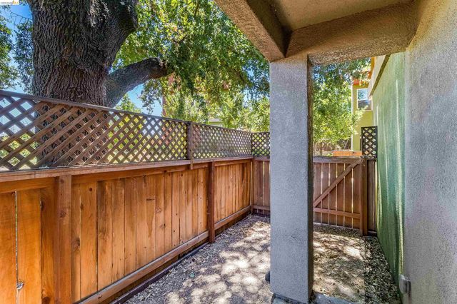 830 Brass Ct, West Sacramento, CA 95691