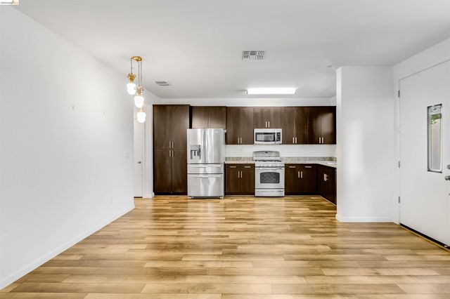 830 Brass Ct, West Sacramento, CA 95691