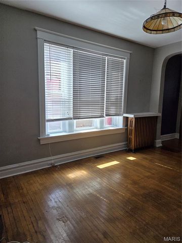 3560 S Spring Avenue, St Louis, MO 63116