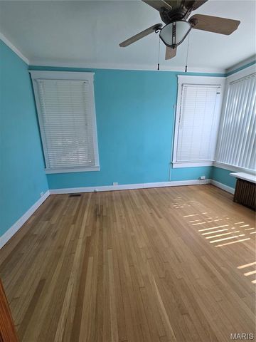 3560 S Spring Avenue, St Louis, MO 63116