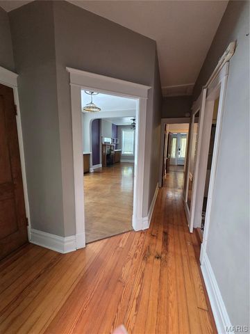 3560 S Spring Avenue, St Louis, MO 63116