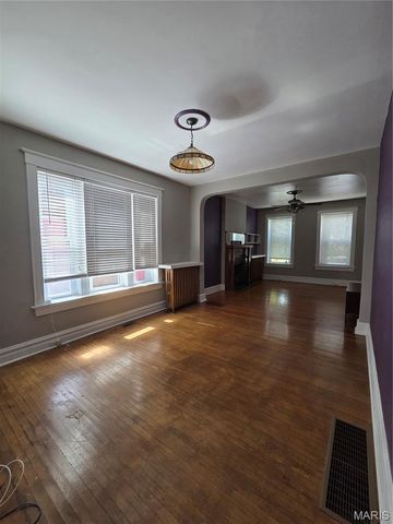 3560 S Spring Avenue, St Louis, MO 63116