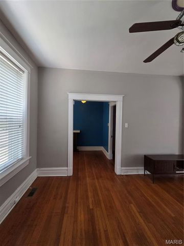 3560 S Spring Avenue, St Louis, MO 63116