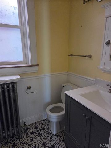 3560 S Spring Avenue, St Louis, MO 63116