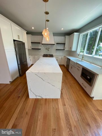 4222 LAMARRE DR, Fairfax, VA 22030