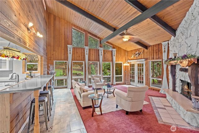 1005 62nd Avenue NE, Tacoma, WA 98422