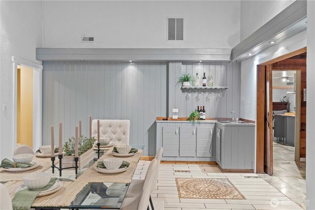 1005 62nd Avenue NE, Tacoma, WA 98422