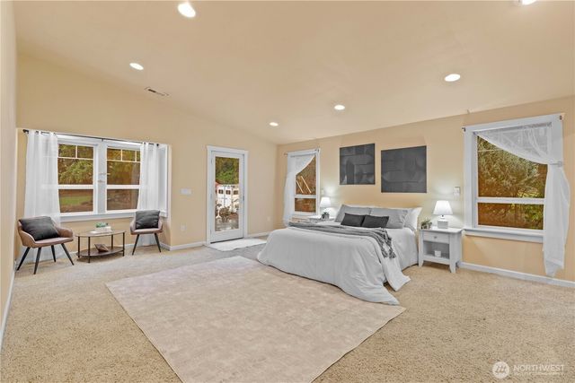 1005 62nd Avenue NE, Tacoma, WA 98422