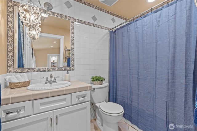 1005 62nd Avenue NE, Tacoma, WA 98422