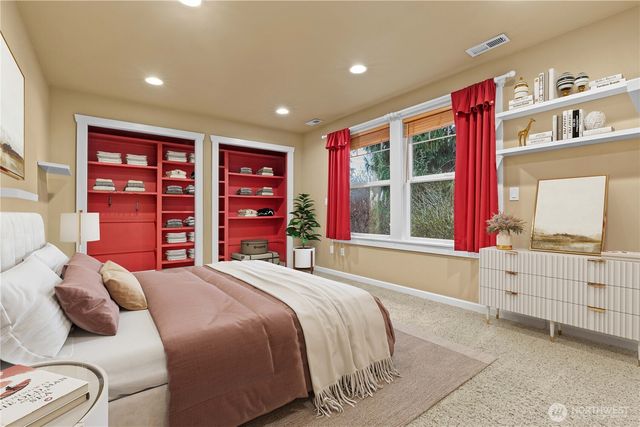 1005 62nd Avenue NE, Tacoma, WA 98422