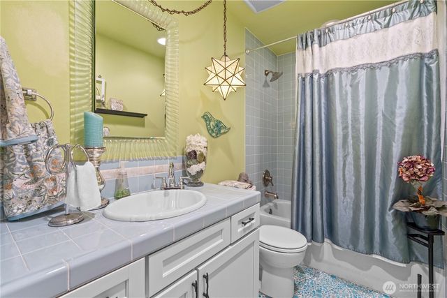 1005 62nd Avenue NE, Tacoma, WA 98422